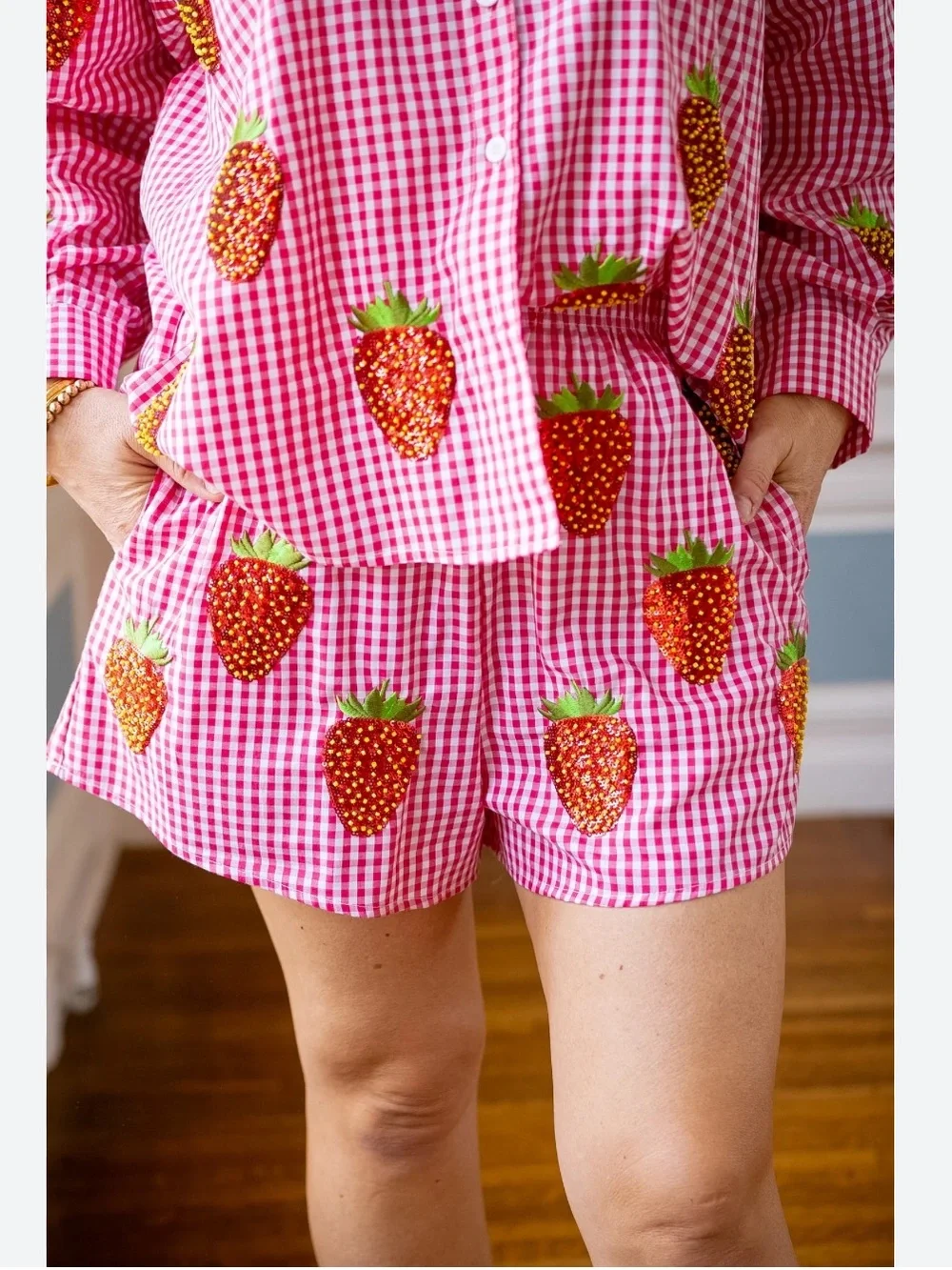 Queen Of Sparkles Gingham Beaded Strawberry Shorts Red White XXL NWT Sequin - Picture 1 of 10